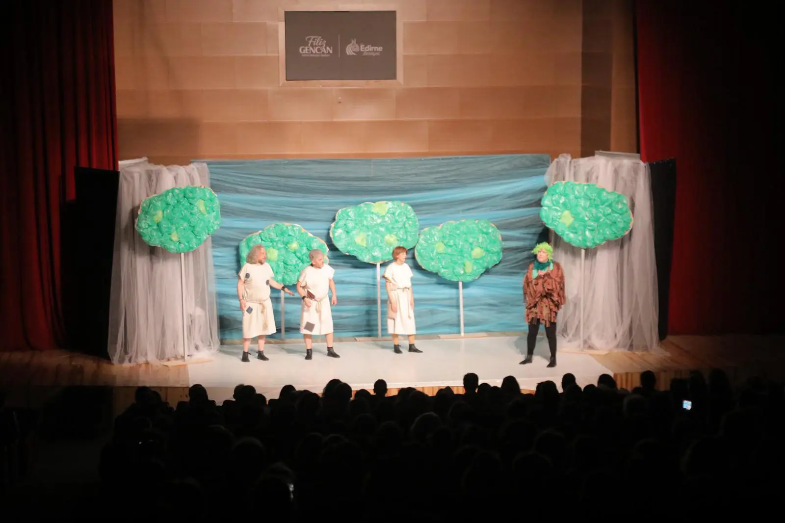 “KUŞLAR” TİYATRO OYUNUNA BÜYÜK İLGİ galeri görseli